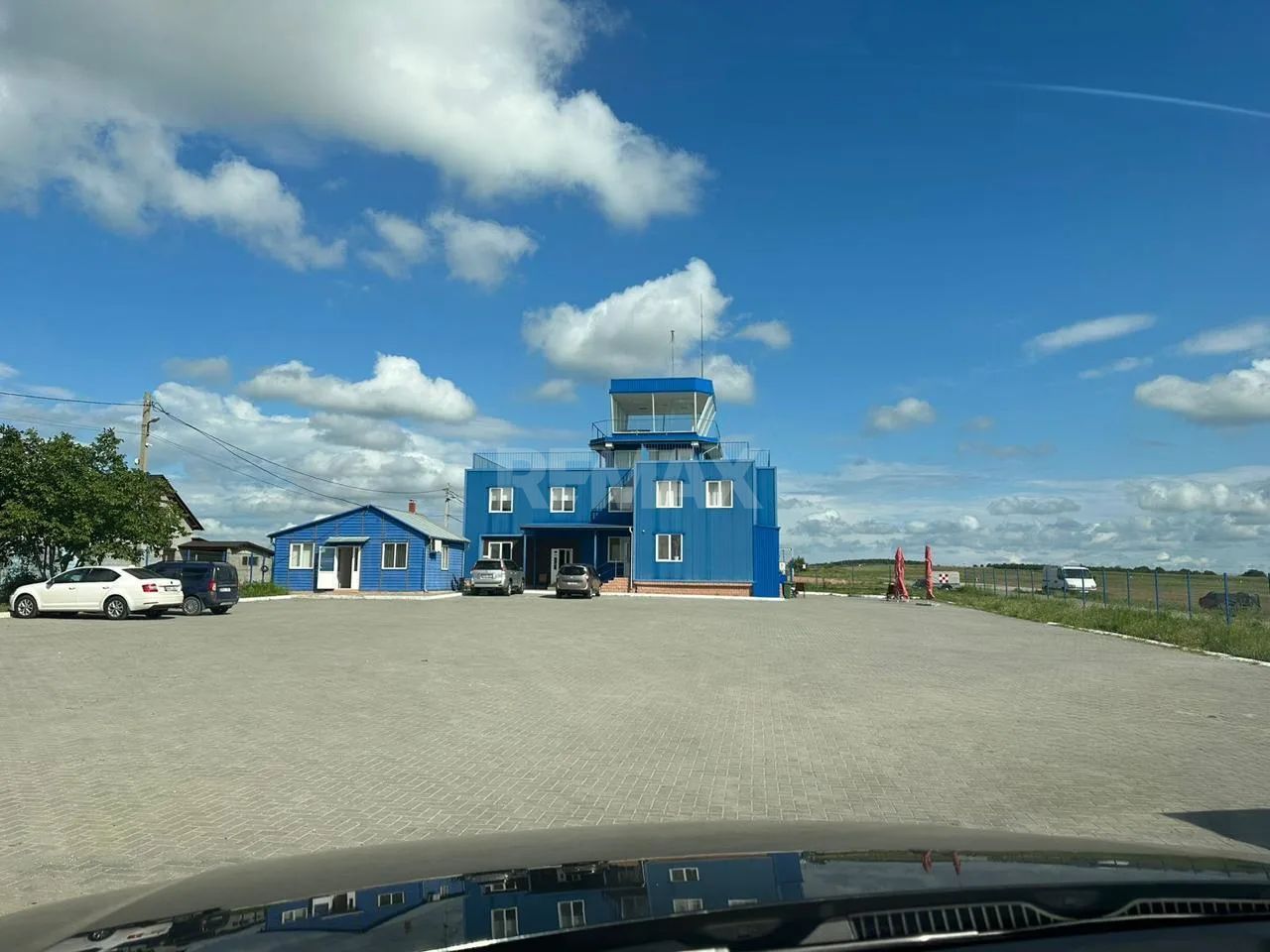 Aerodromul Horesti 24 ha teren + 1400 m2 hangare și 550 m2 cladire administrativa - Poză 3