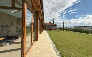 Vila de vanzare in APA-NORD  cu 2 Piscine/Zona de Relaxare/Acces lac - Poză 3