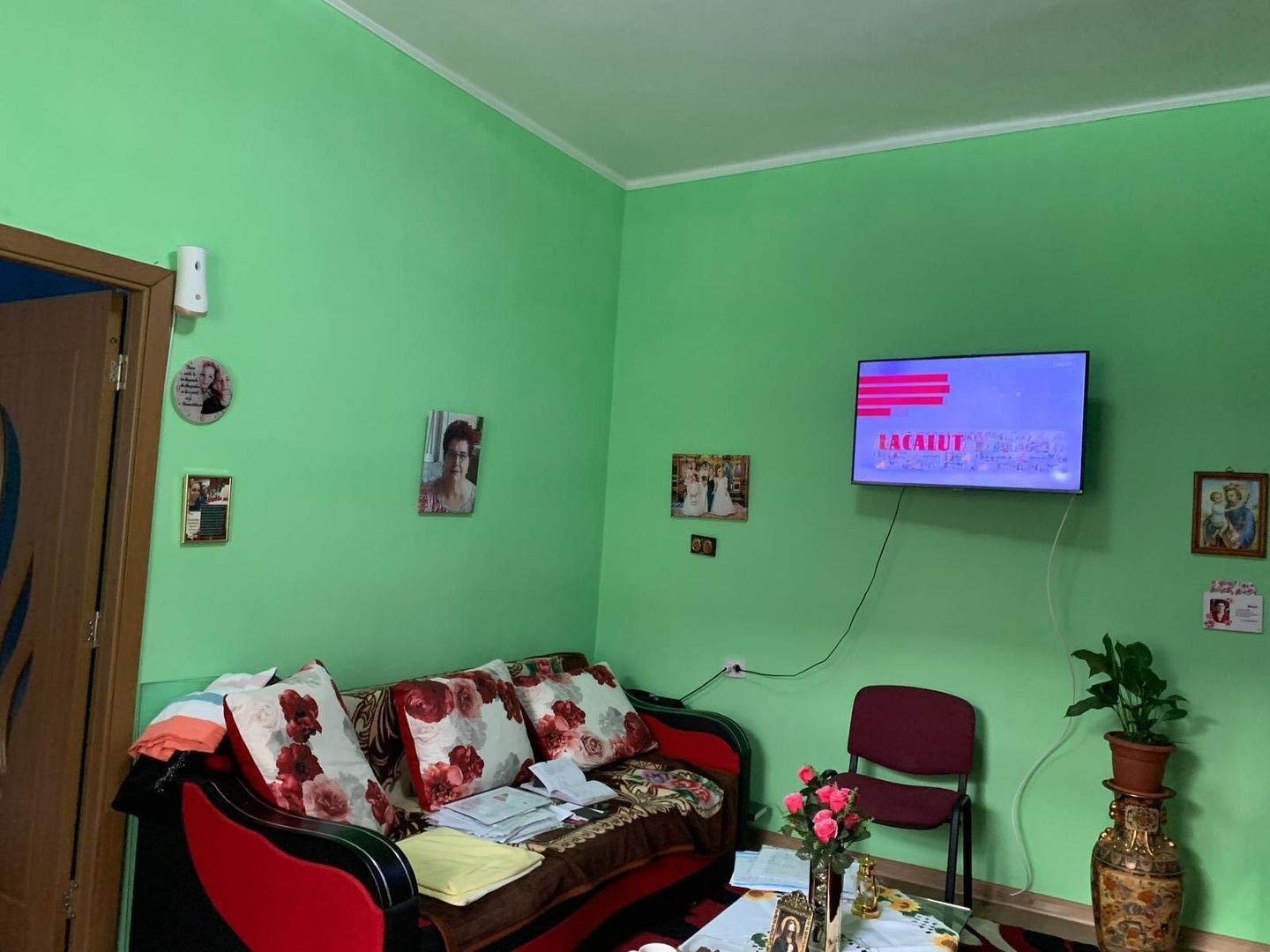 Apartament 2 camere de 50 mp la curte comuna in Sinaia - Poză 1