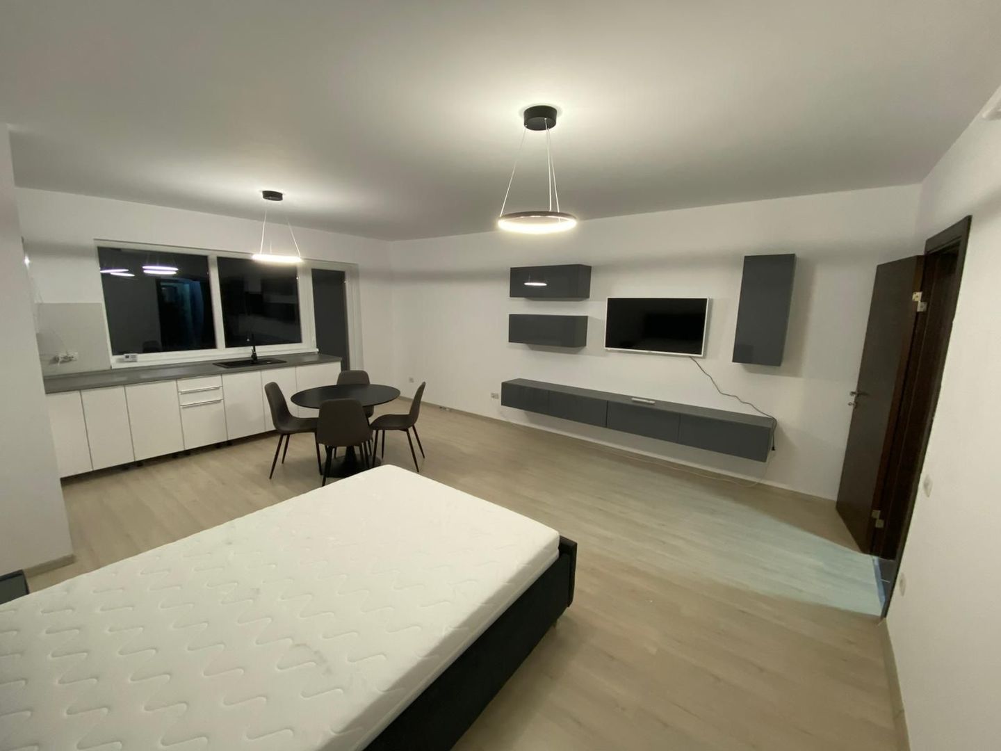 Garsoniera de inchiriat etaj 2- Sanpetru Brasov / incalzire pardoseala - Poză 3
