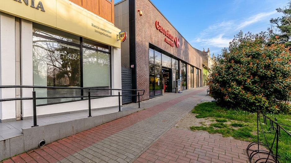 Spatiu comercial de vanzare cu chirias Carrefour Market Arad - Poză 2