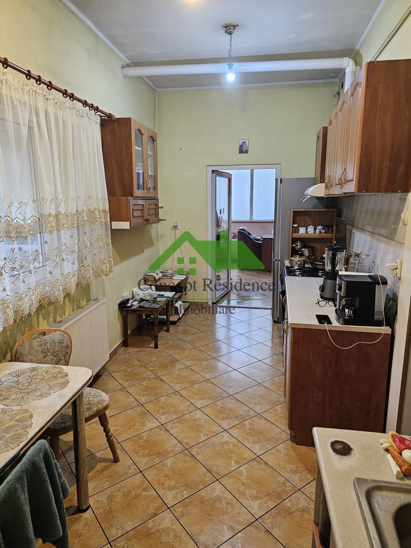 🏡 Casă cu demisol, parter și mansardă – Str. Victoriei, zonă centrală - Poză 9