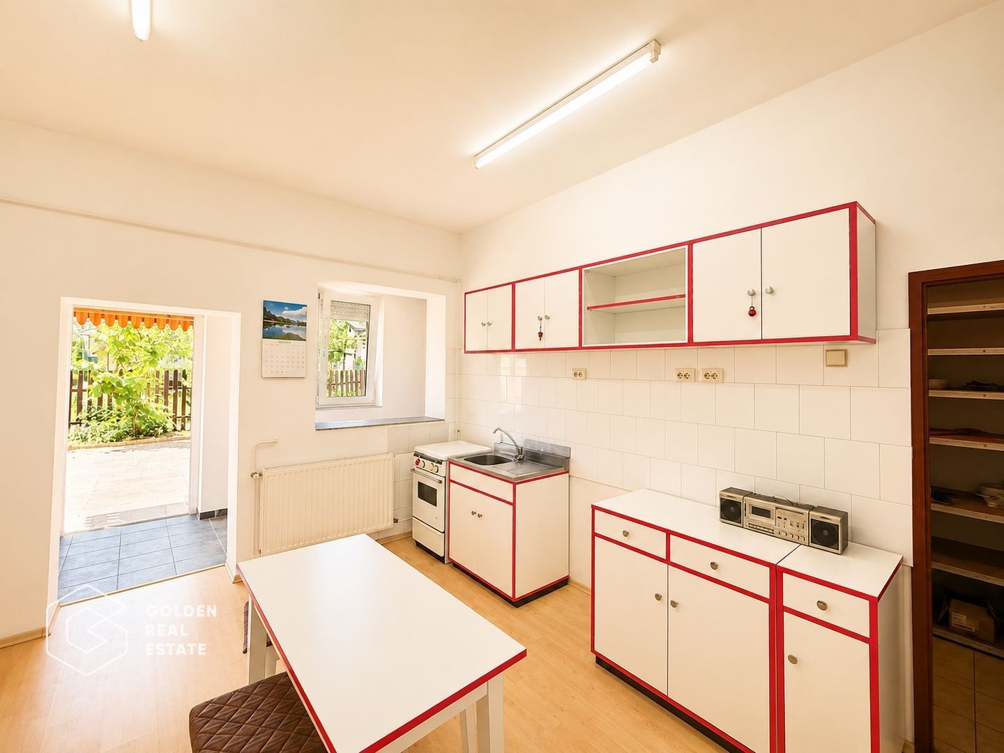 Casa cu teren 688 mp, 2 corpuri de cladire, Parneava - Poză 1