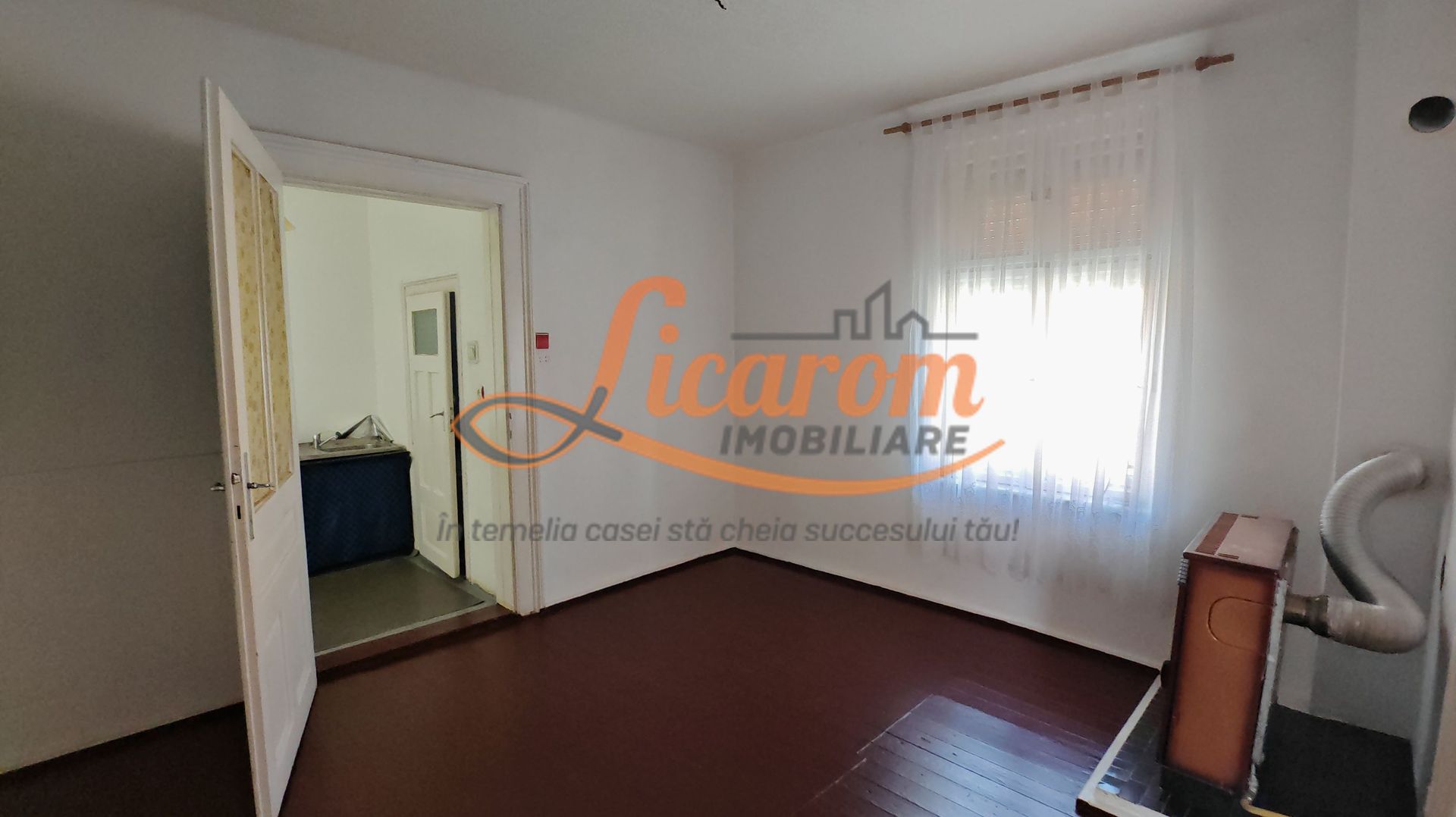 Blumana Proprietate singur in curte,2 corpuri de casa, fara amenajari - Poză 1