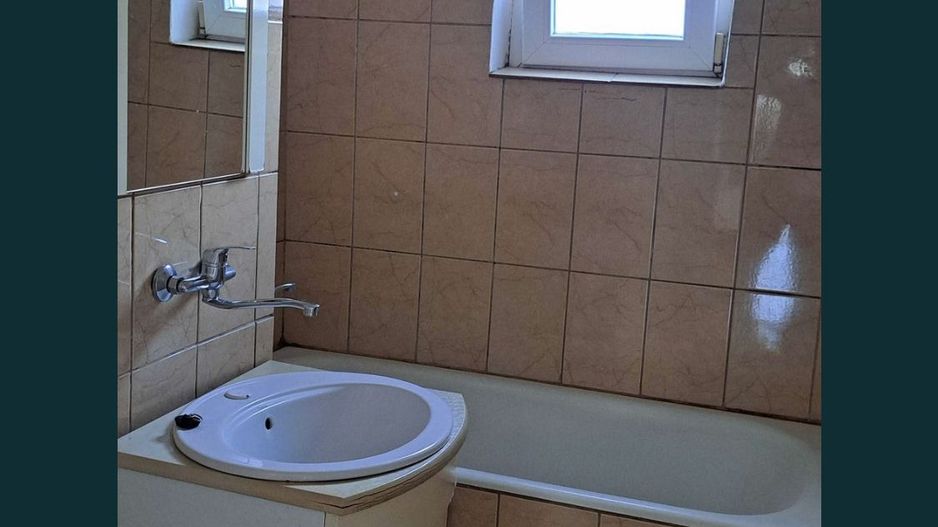 BRASADAS vinde ap 4 cam RENOVAT partial in Micro 16 etaj 3/8. - Poză 7