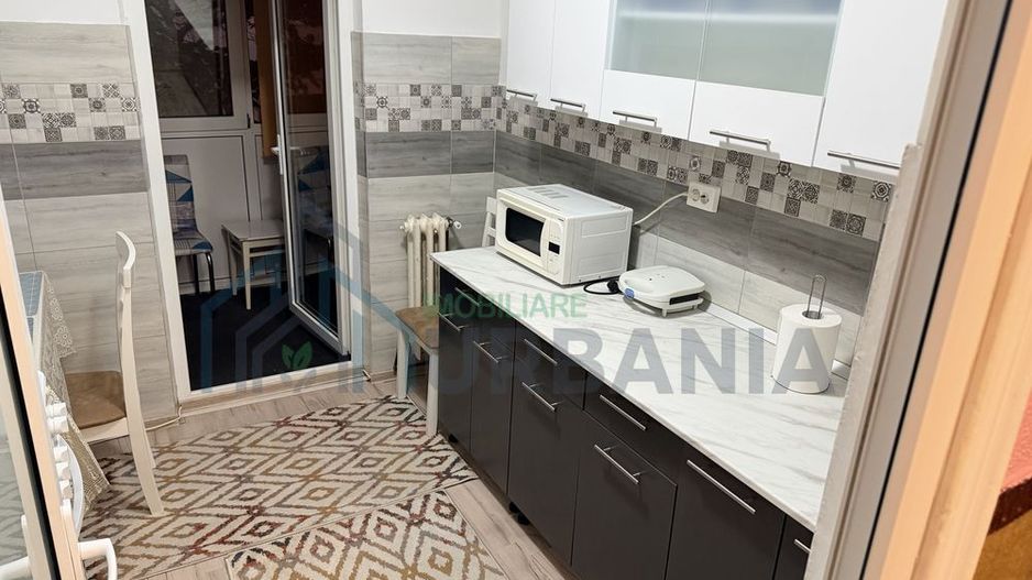 Apartament 3 camere decomandat de închiriat, Iași - renovat, mobilat, etaj 1/4 - Poză 4