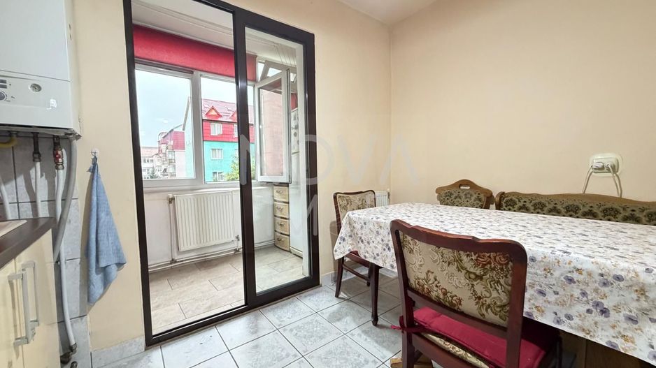 Apartament de inchiriat 3 camere etajul 4, cu lift,  Zona Vasile Aaron - Poză 4
