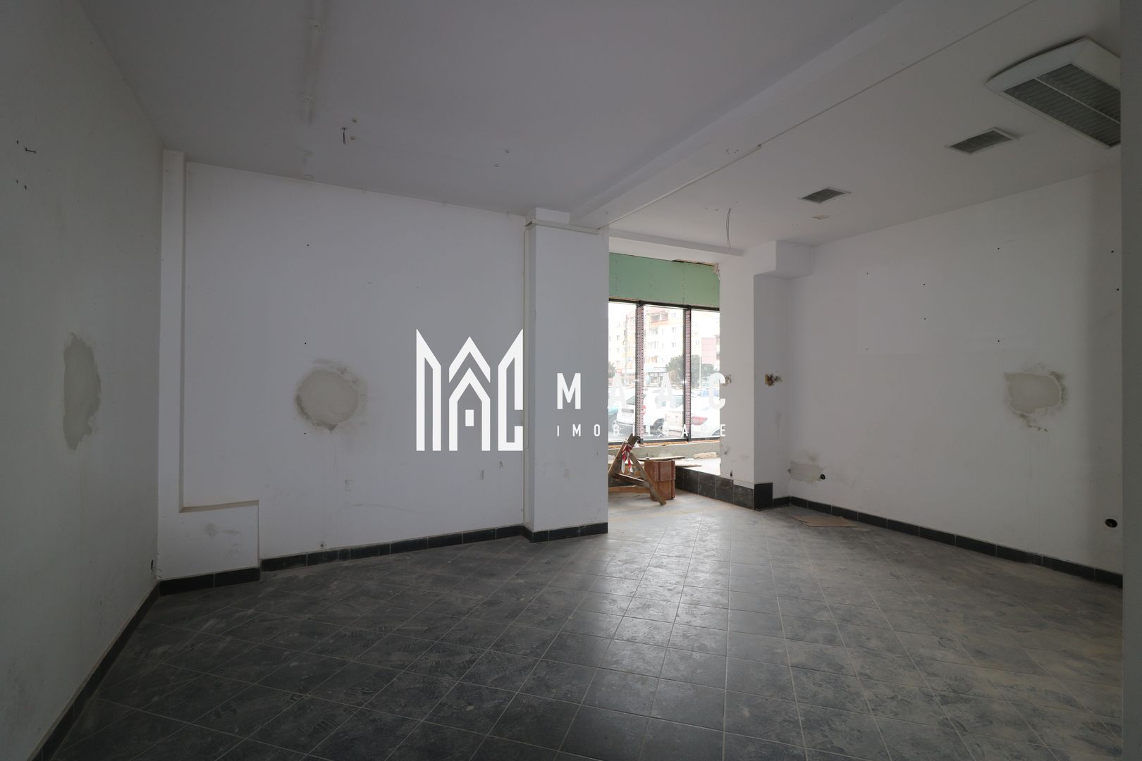 Spatiu comercial | Suprafata utila de 216 mp | Valea Aurie - Poză 1