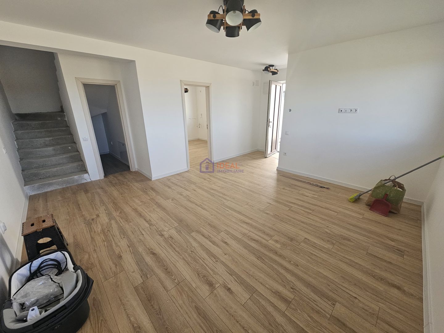 Casa cu 4 camere LA CHEIE in Calea Cisnadiei, zona Casa de Apa - Poză 2