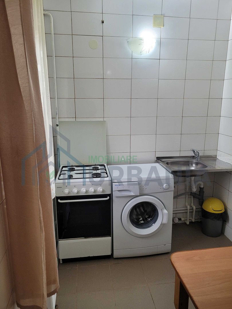 Apartament 1 cameră, zonă centrală Podul de Fier, mobilat, cu balcon și loc de parcare - Poză 4