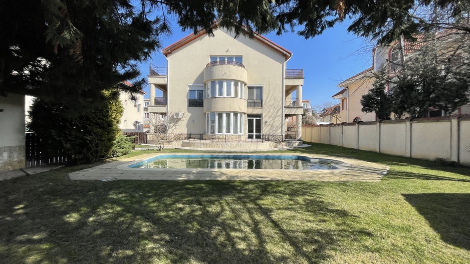 Vilă Individuală Spațioasă în Zona Iancu Nicolae - Poză 1