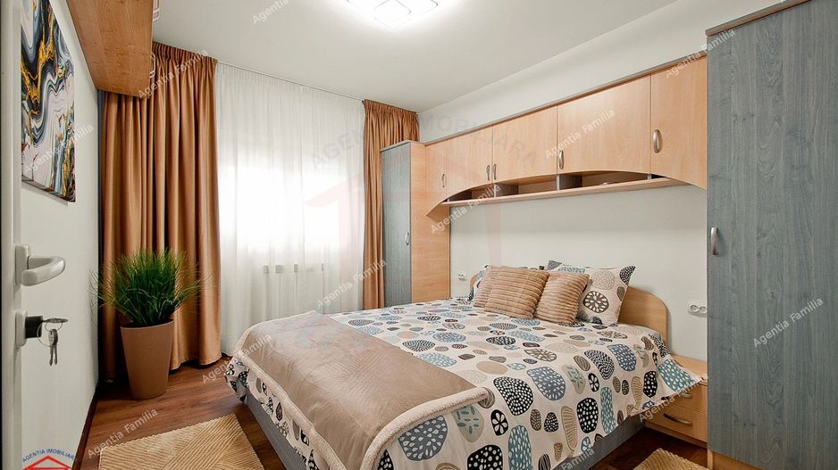 De închiriat apartament 3 camere, Micro 21 - Poză 3