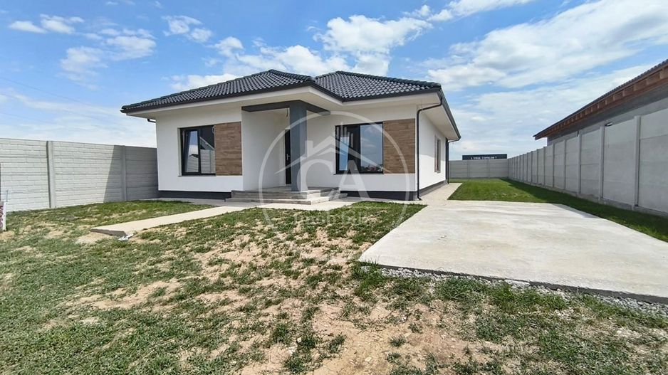 Casa de vanzare cu 4 camere in Santandrei, Bihor - Poză 2