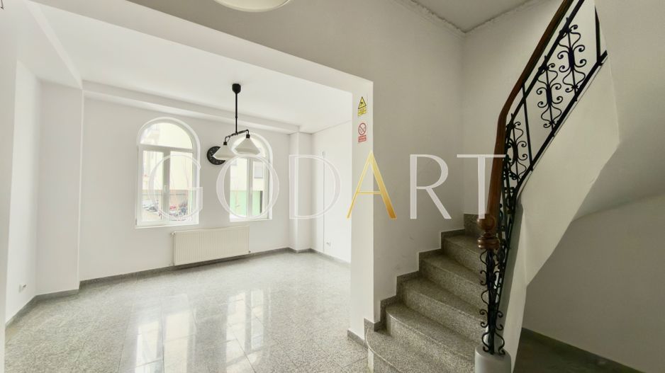 Vila spatioasa | Complet renovată | Central - Poză 2