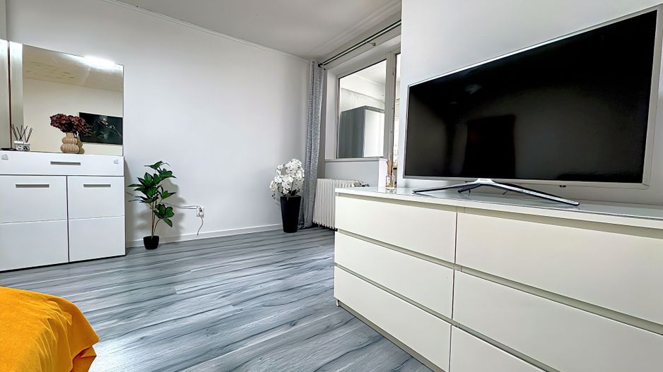 Titan - Costin Georgian Metrou 3 minute Garsoniera Comision 0 - Poză 4