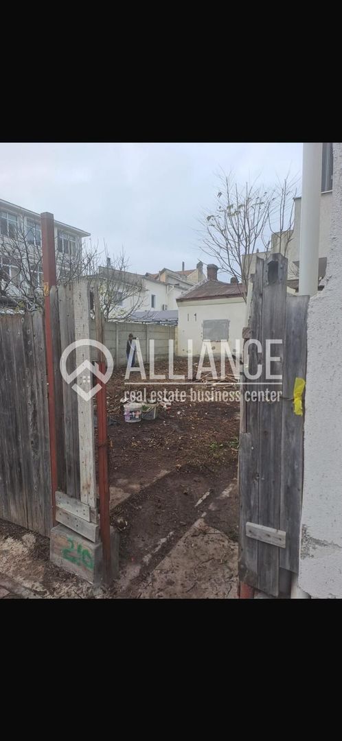 Central(cod04)-Casa si teren 340 mp - Poză 1