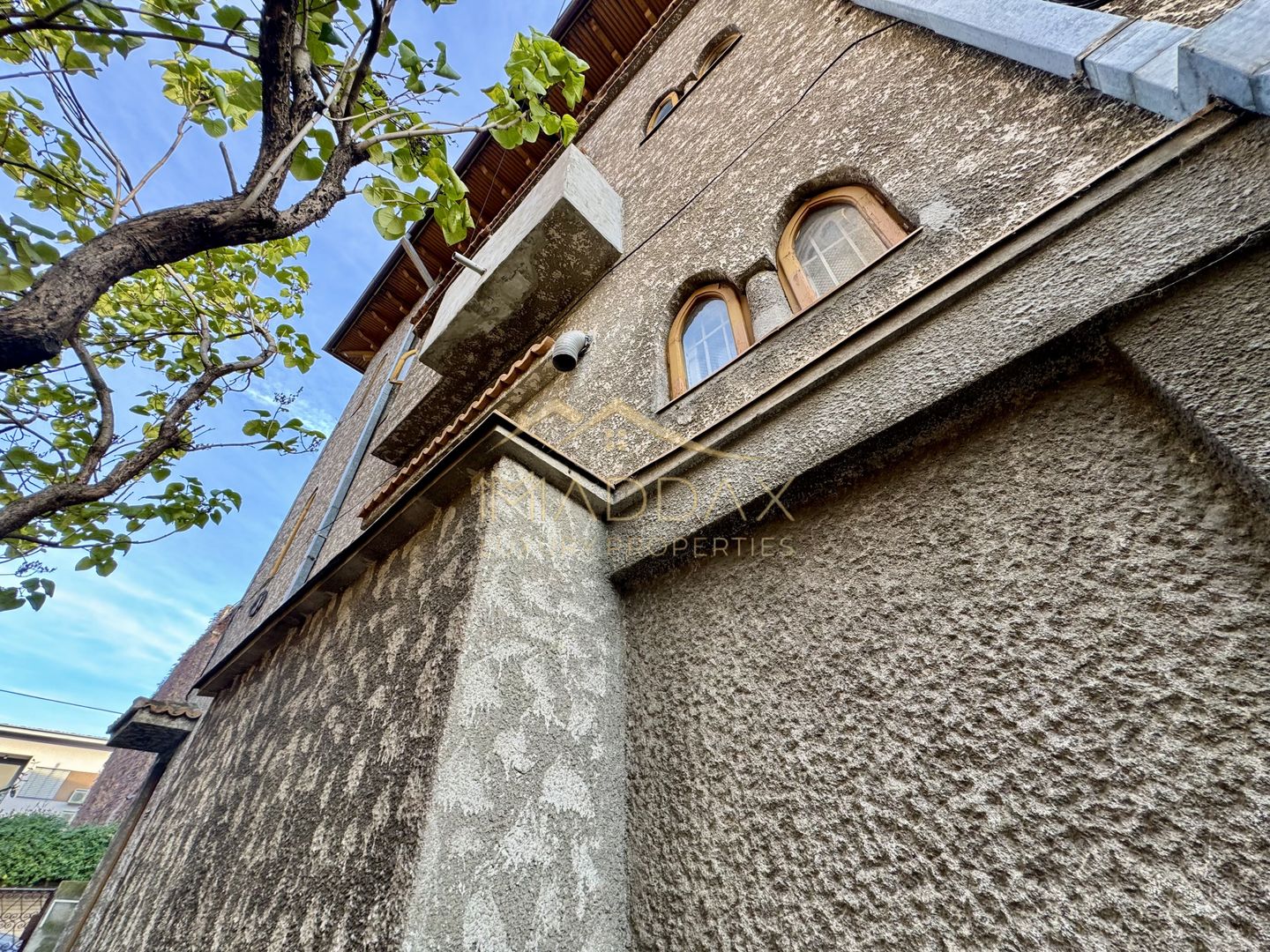 Vila cu 6 camere *310mp*  + Garaj // Primăverii - Poză 1