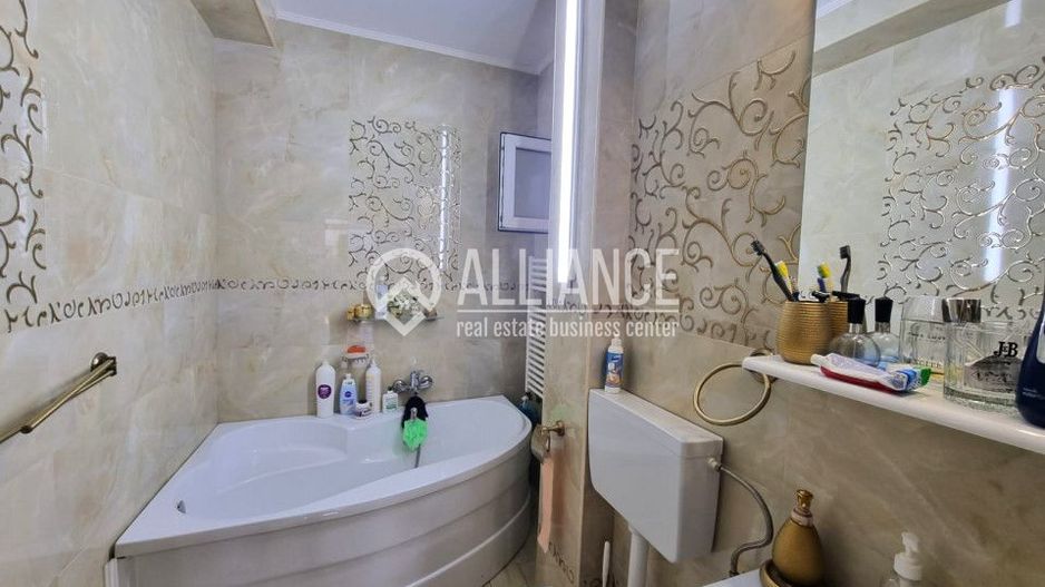 Brătianu Constanta(COD 07) Vila -  P+1+M cu 7 camere - Poză 13