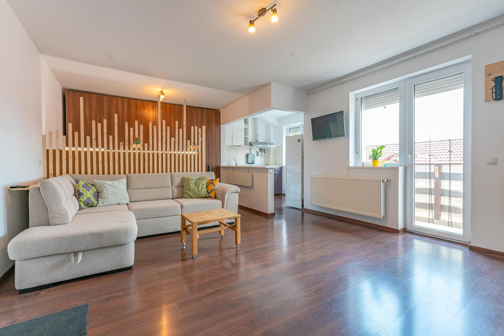 Apartament 2 camere mobilat si loc de parcare in Tractorul - Poză 1