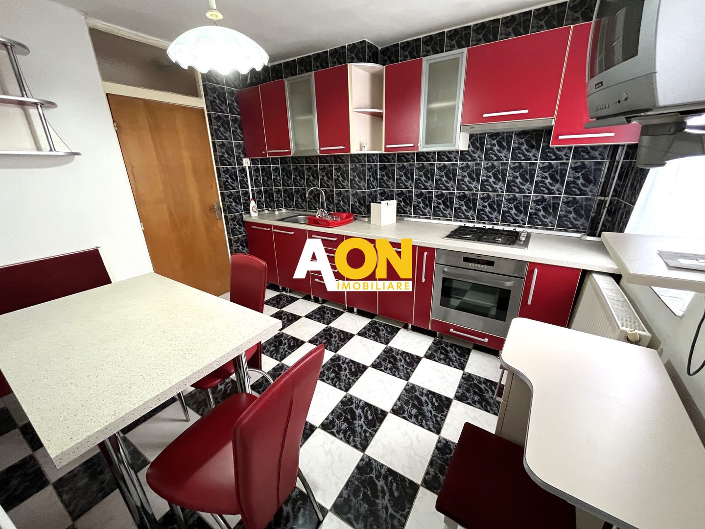 Apartament cu 3 Camere, Etaj Intermediar, Zona Cetate - Poză 1