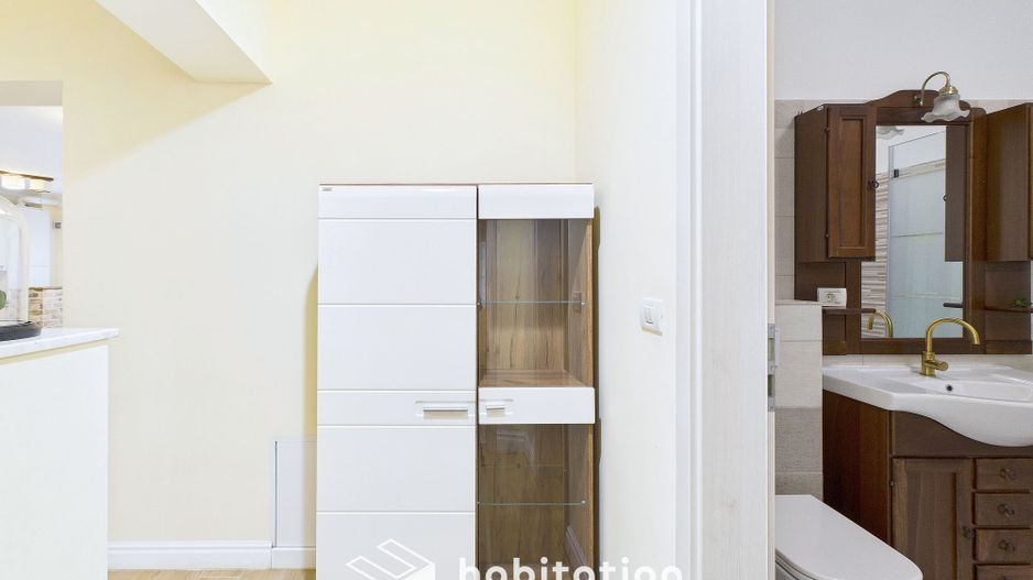 Apartament spațios cu curte și garaj – confortul unei case moderne - Poză 21