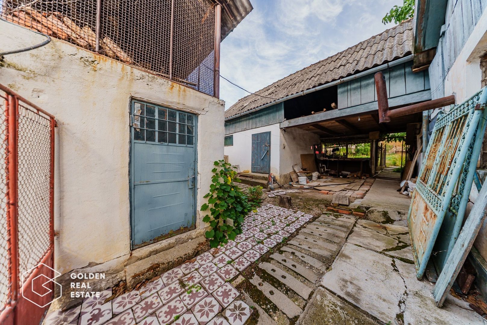 Vila superba, P+E,  Cuvin, 9 camere, 200 mp si teren 1300 mp plus anexa 3 camere - Poză 40