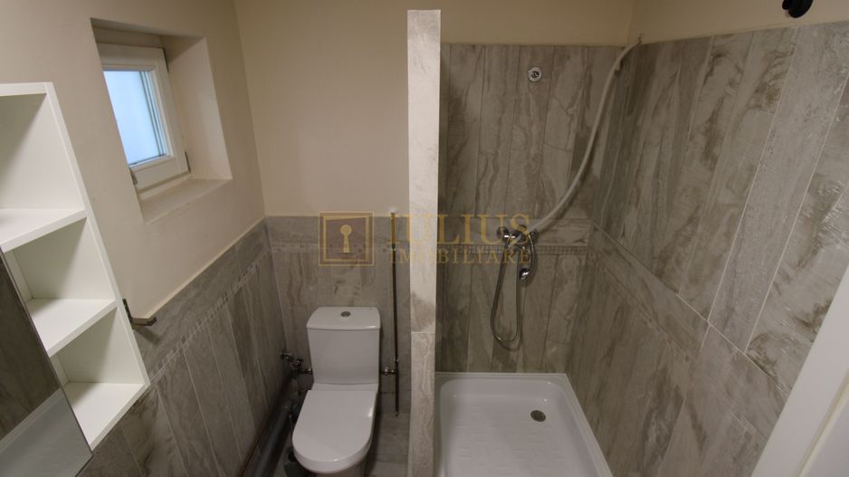 Garsoniera la casa, curte interioara si loc de parcare inclus - Poză 7