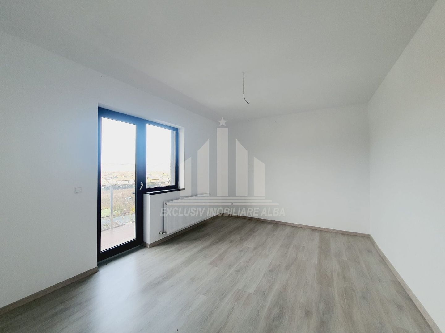 Apartament cu 3 camere de vanzare, Bloc Nou - Poză 2
