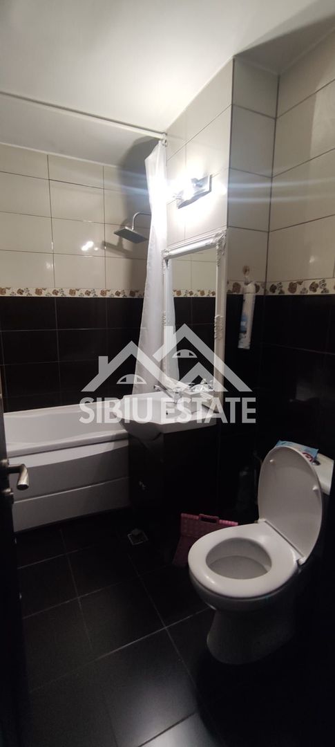 Apartament de inchiriat 3 camere mobilat si utilat in Sibiu - Poză 5