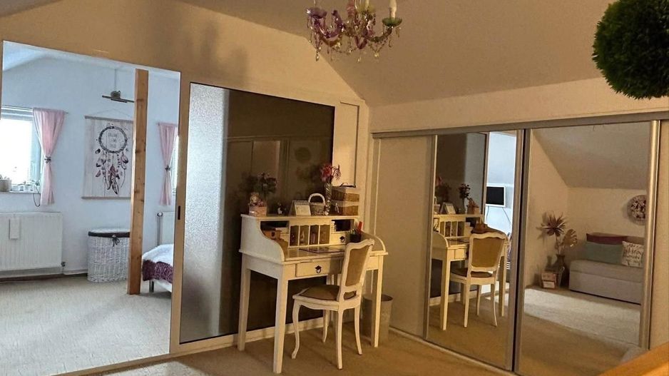 Vând apartament deosebit, situat într-o zonă semicentrală, liniștită și foarte plăcută, ideal pentru cei care își doresc confort și intimitate. - Poză 6