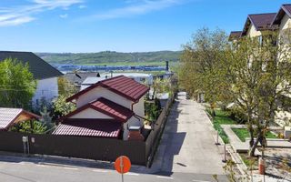 Apartament 3 camere, 70 mp, Valea Lupului, Str. Prieteniei – Zonă liniștită, renovat modern, parcare inclusă - Poză 2
