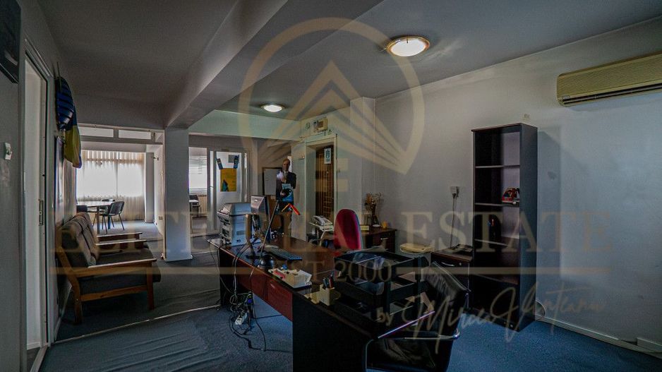 Ultracentral - Apartament cu 7 camere situat la etaj 1 , vedere bilaterală. - Poză 13