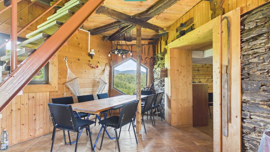 Casă de vacanță cu 2 corpuri si view în Dulcele - Poză 1