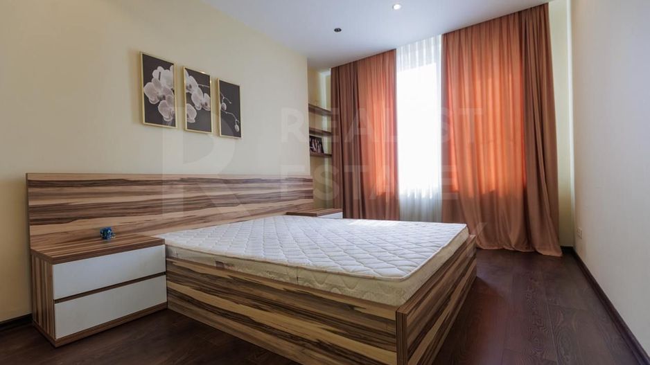 Vânzare, 3 dormitoare + living, str. Vasile Alexandri, Centru - Poză 8