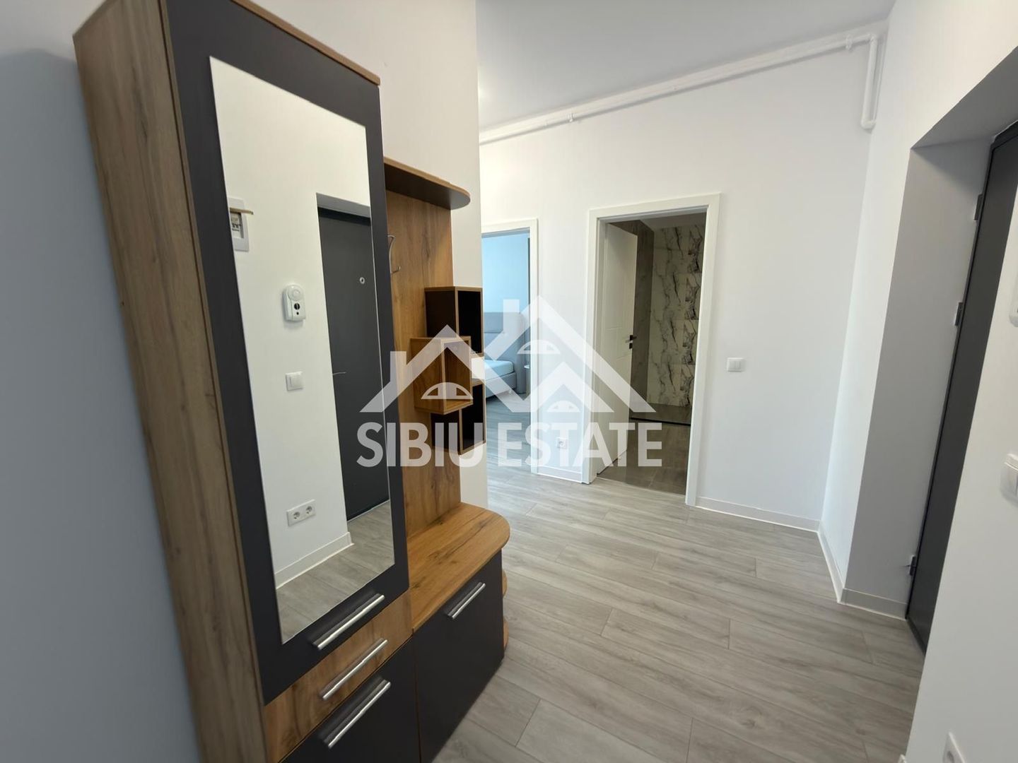 Apartament de închiriat , 2 camere decomandate, cu balcon si parcare - Poză 9