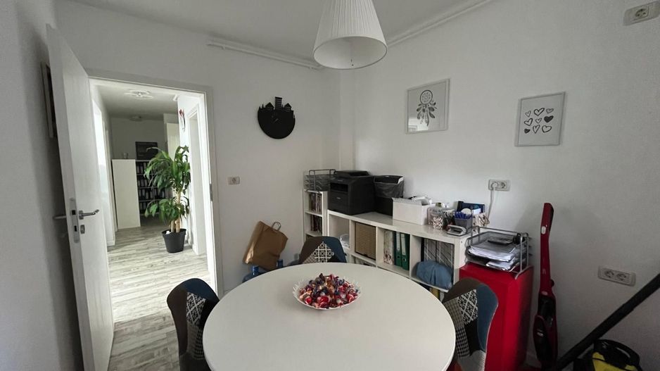 Birou shared (coworking)cu grădină, terasă si parcare proprie - Poză 6