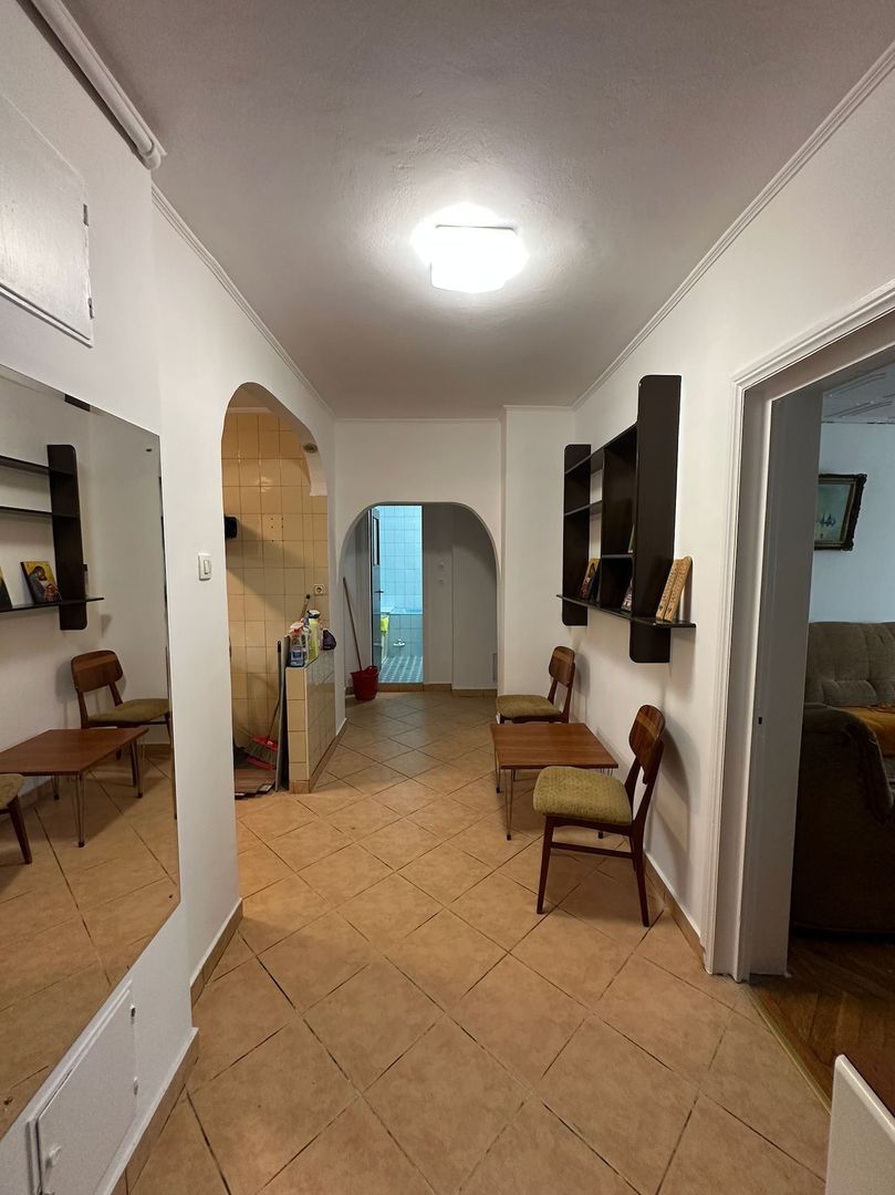 Apartament incapator cu trei camere, zona Vatra Luminoasa - Poză 3