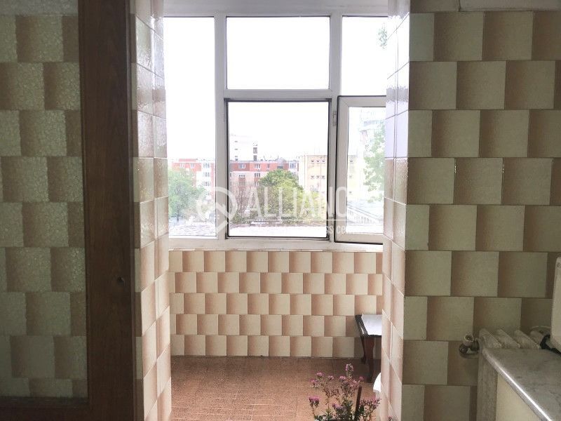 GARA-ABATOR- Apartament de 3 camere foarte spatios si luminos! - Poză 8