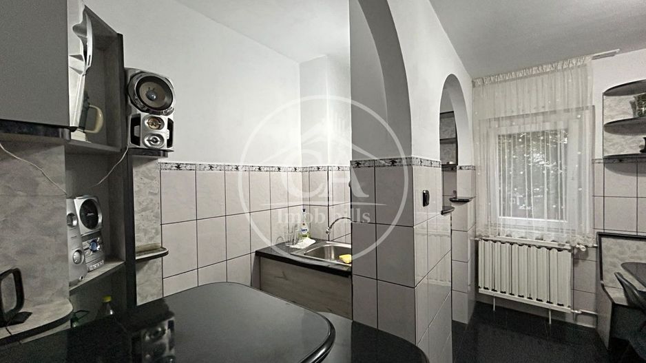 Apartament cu 3 camere de închiriat in zona Rogerius , Oradea - Poză 4