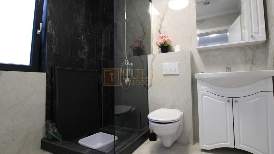 Curte, 4 apartamente, 8 camere, perfectă pt activități educaționale-Dumbravita - Poză 5