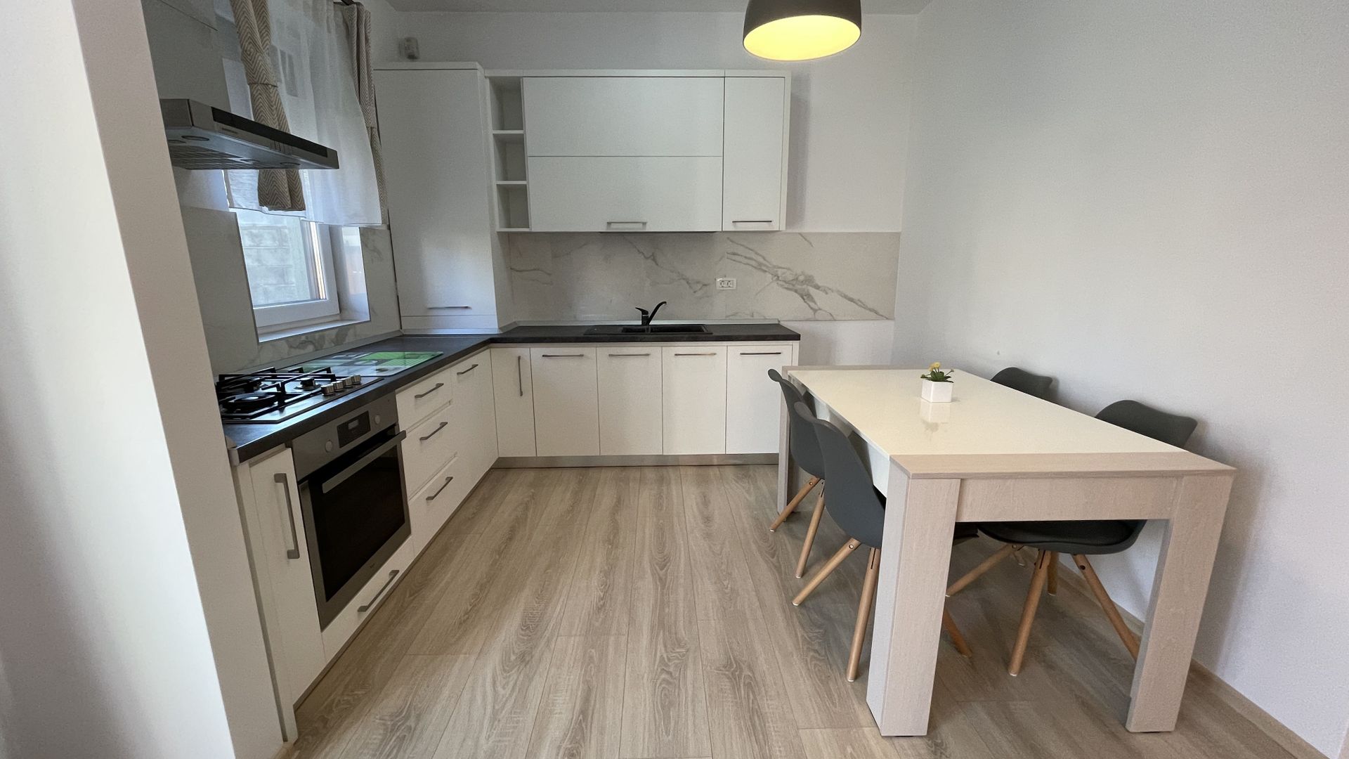 Apartament frumos cu gradina proprie,mobilat si utilat - Poză 7