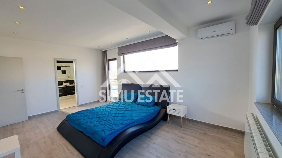 Casa cu 4 garaje, terase panoramice, teren mare - Poză 23