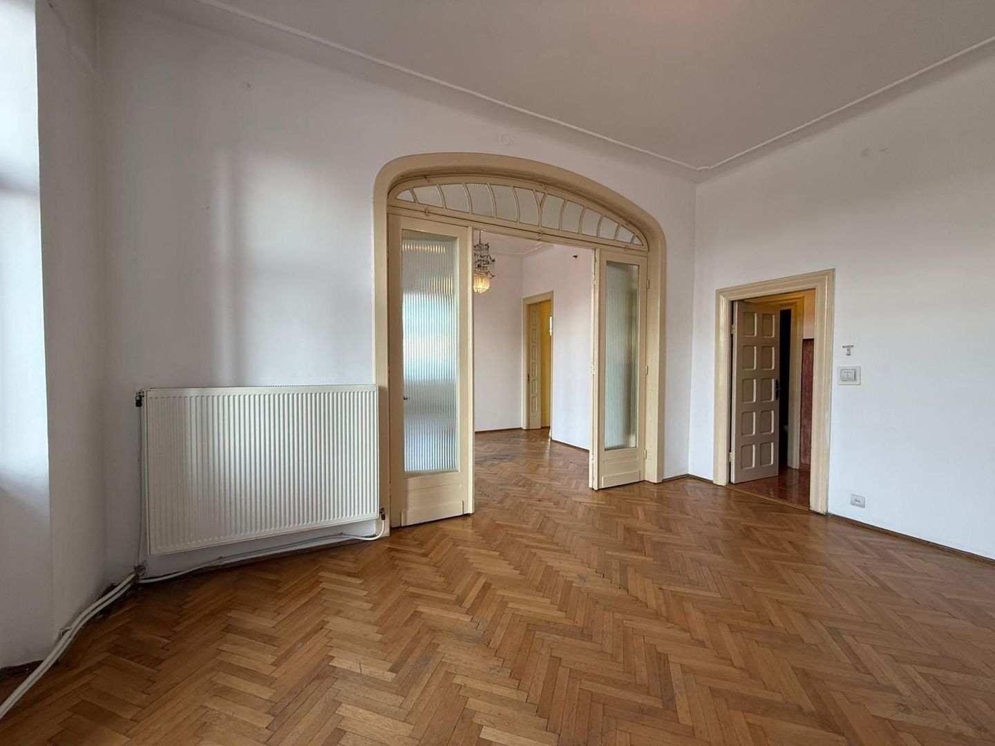 DE VÂNZARE APARTAMENT 3 CAMERE | VILĂ INTERBELICĂ | CENTRALĂ | CALEA CĂLĂRAȘI - Poză 1