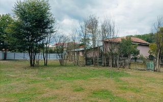 Casa cu teren intravilan 2.273 mp- pozitie centrala Darmanesti Bacau - Poză 1