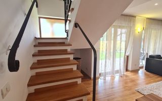 Vila spațioasă și recent renovată în Ghiroda! - Poză 62