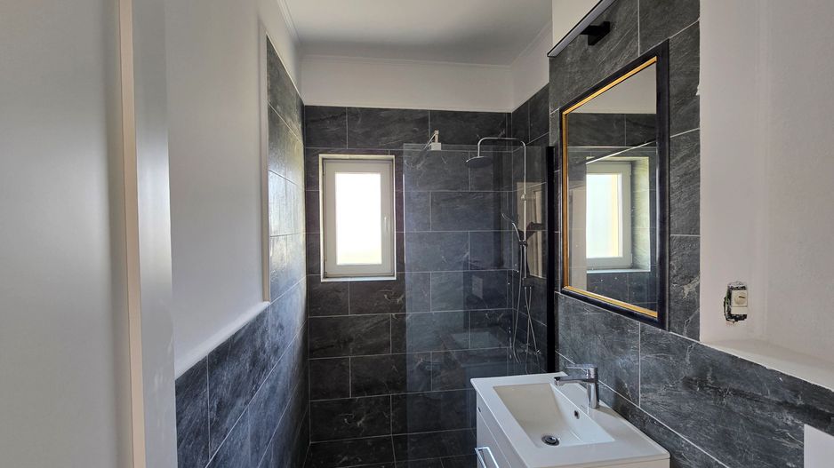 Apartament 3 camere, Zona Torontalui, Nemobilat, Bloc Nou, Loc de parcare inclus - Poză 6