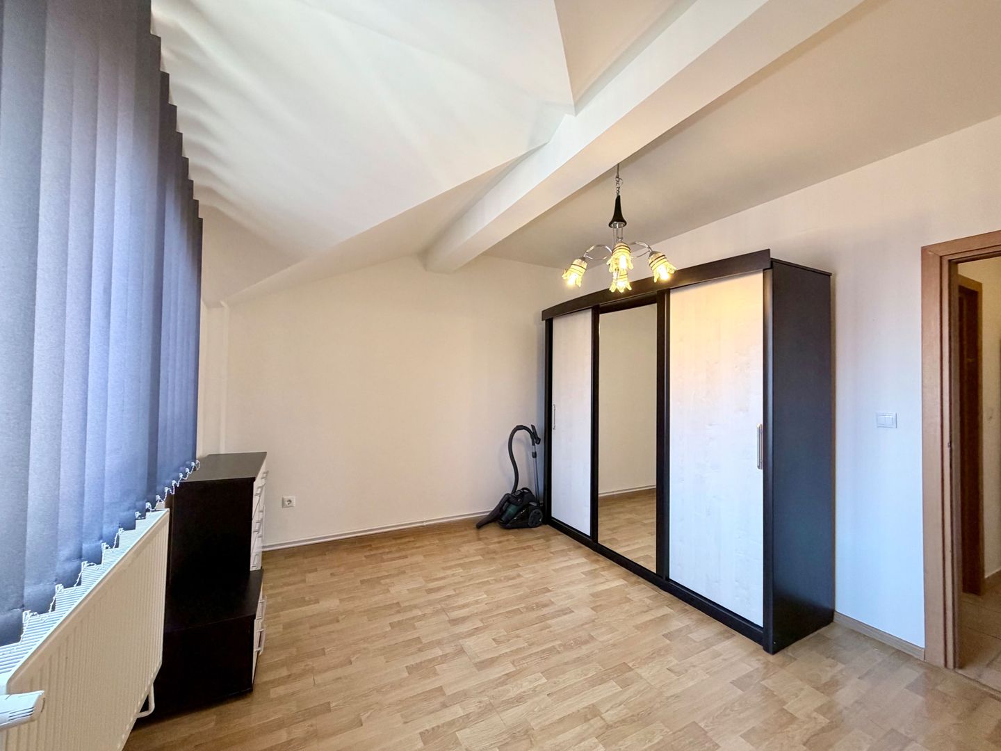 APARTAMENT SPATIOS CU LOC DE PARCARE - Poză 10