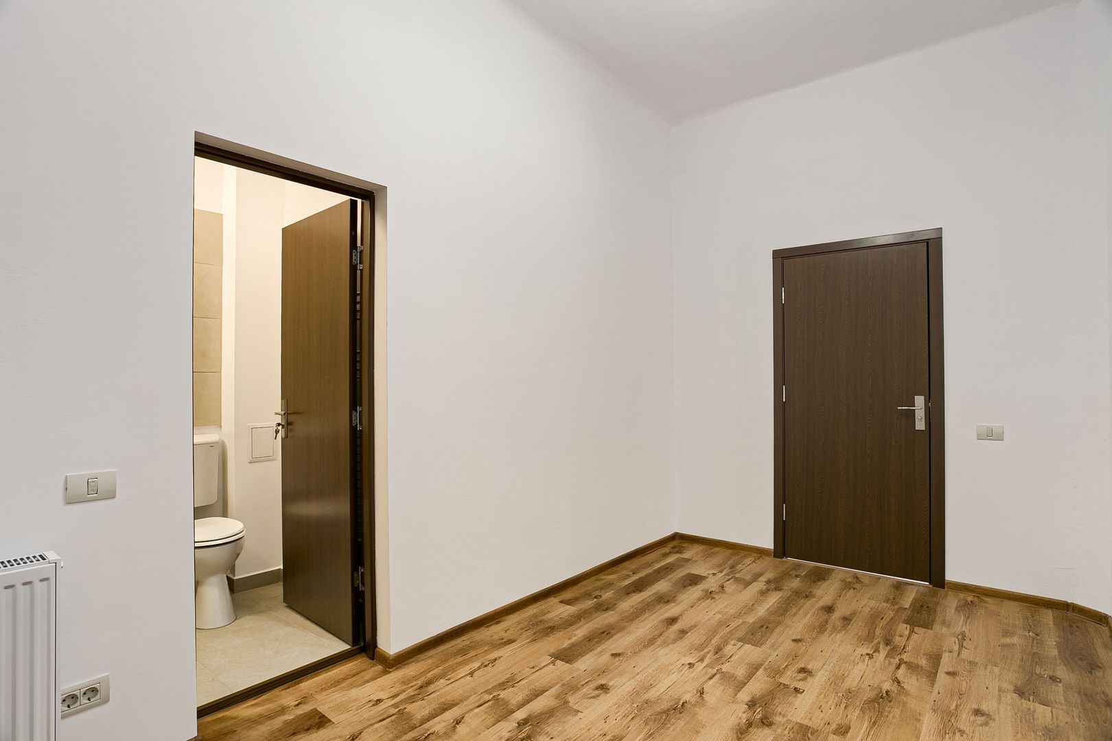Vandut Apartament cu doua camere, renovat, situat ultracentral - Poză 4