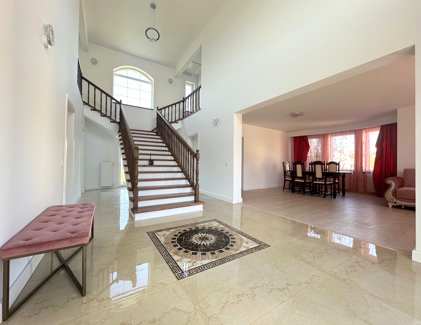 Vânzare casă 5 camere nouă elegantă și spațioasă în Hărman - Poză 4