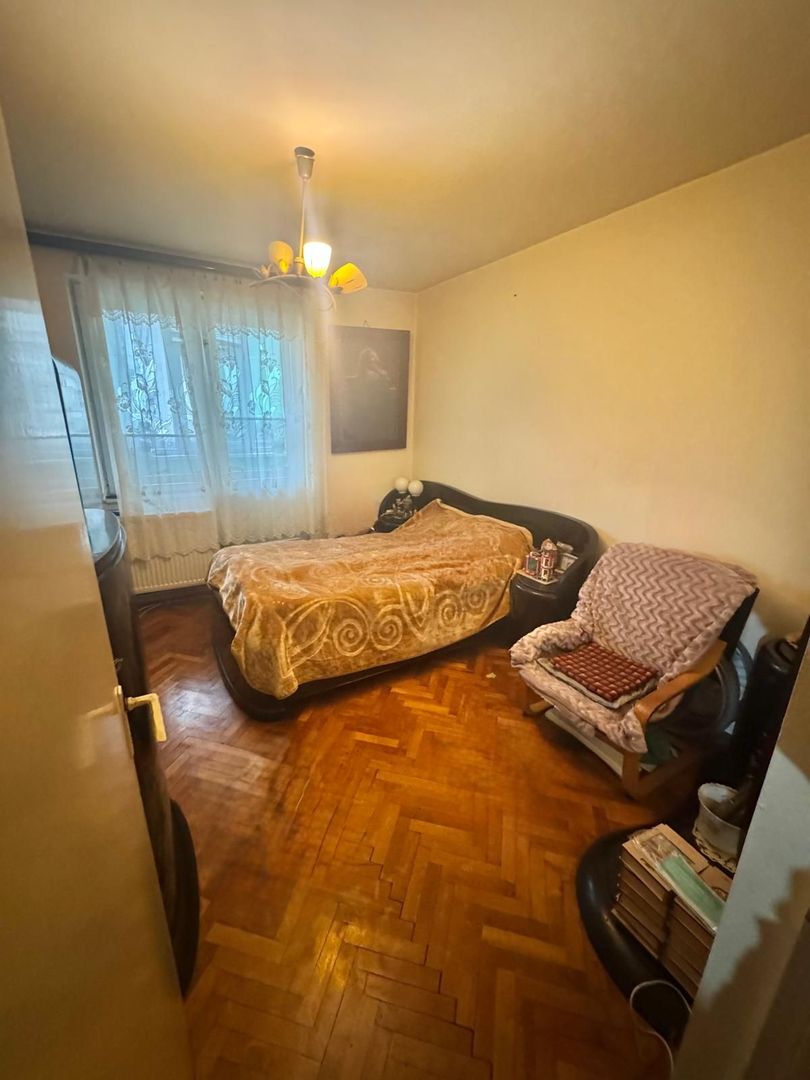 Apartament 3 camere de vânzare – zona centrală - Poză 4